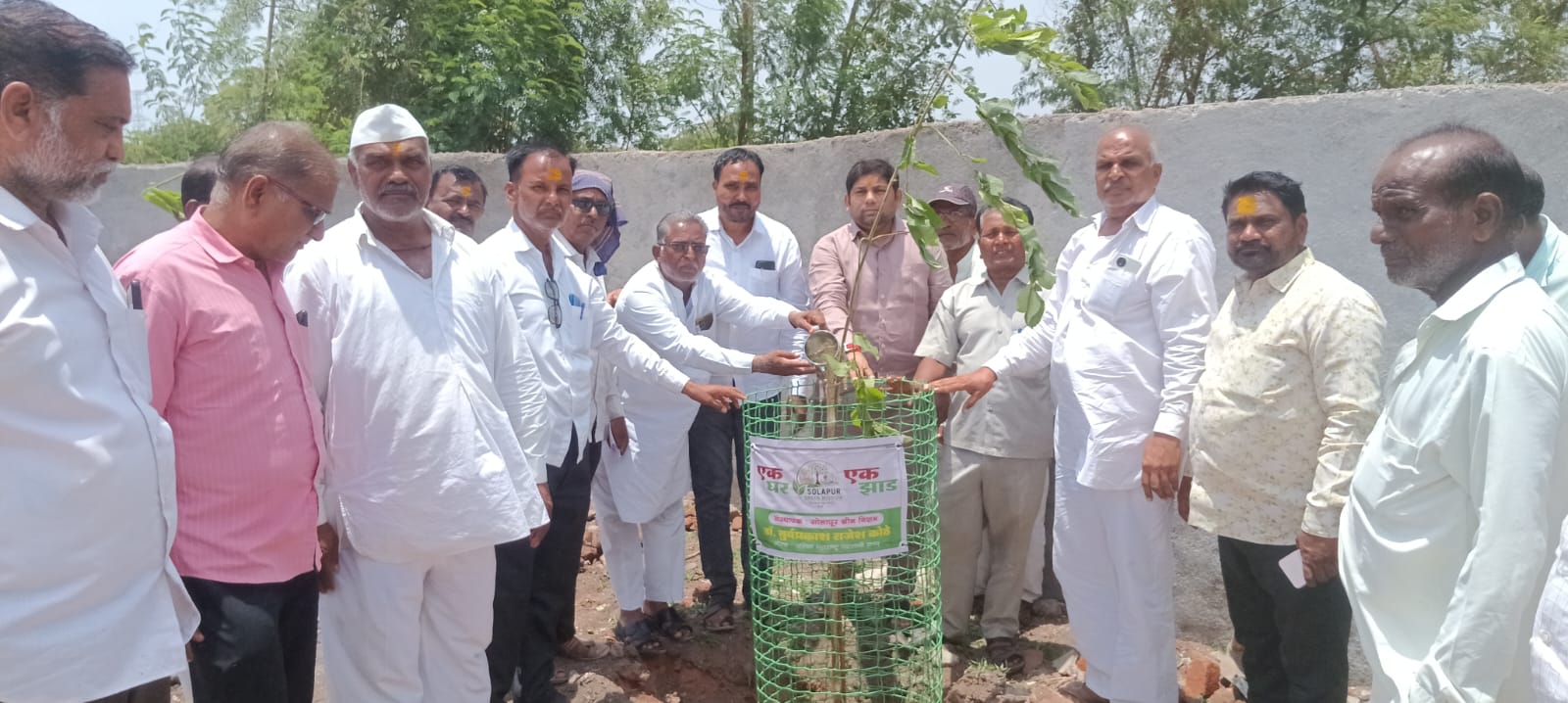 एक घर, एक झाड उपक्रम